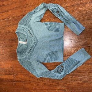 Cropped alo long sleeve workout top